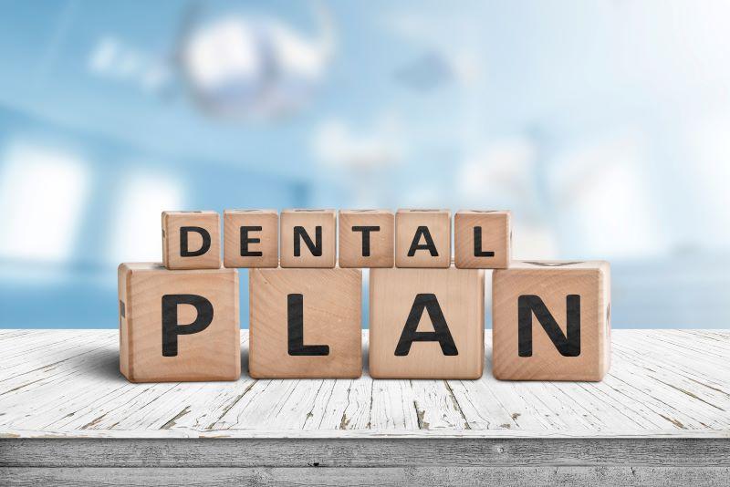 “Dental plan” written on wooden blocks